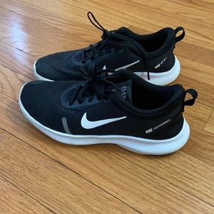 Nike black running shoes🖤